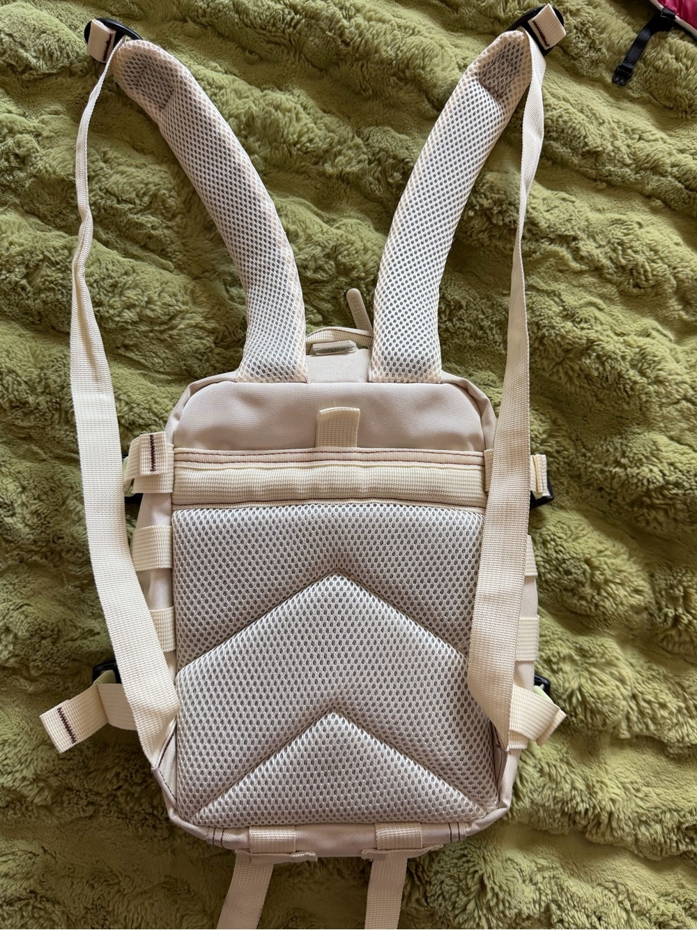WOLFpak 9l backpack EUC - Picture 3 of 6
